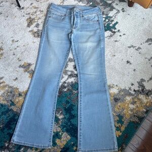 American Eagle 8 Short Kickboot Jeans Women's Gently Used Light Wash